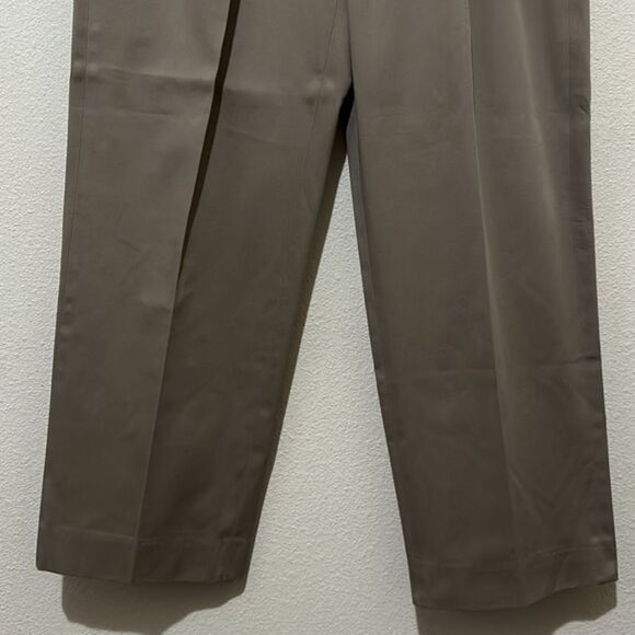Eddie Bauer Khaki Pants Mens 35/30 Wrinkle Resistant Relaxed Pleated Straight - Picture 4 of 13
